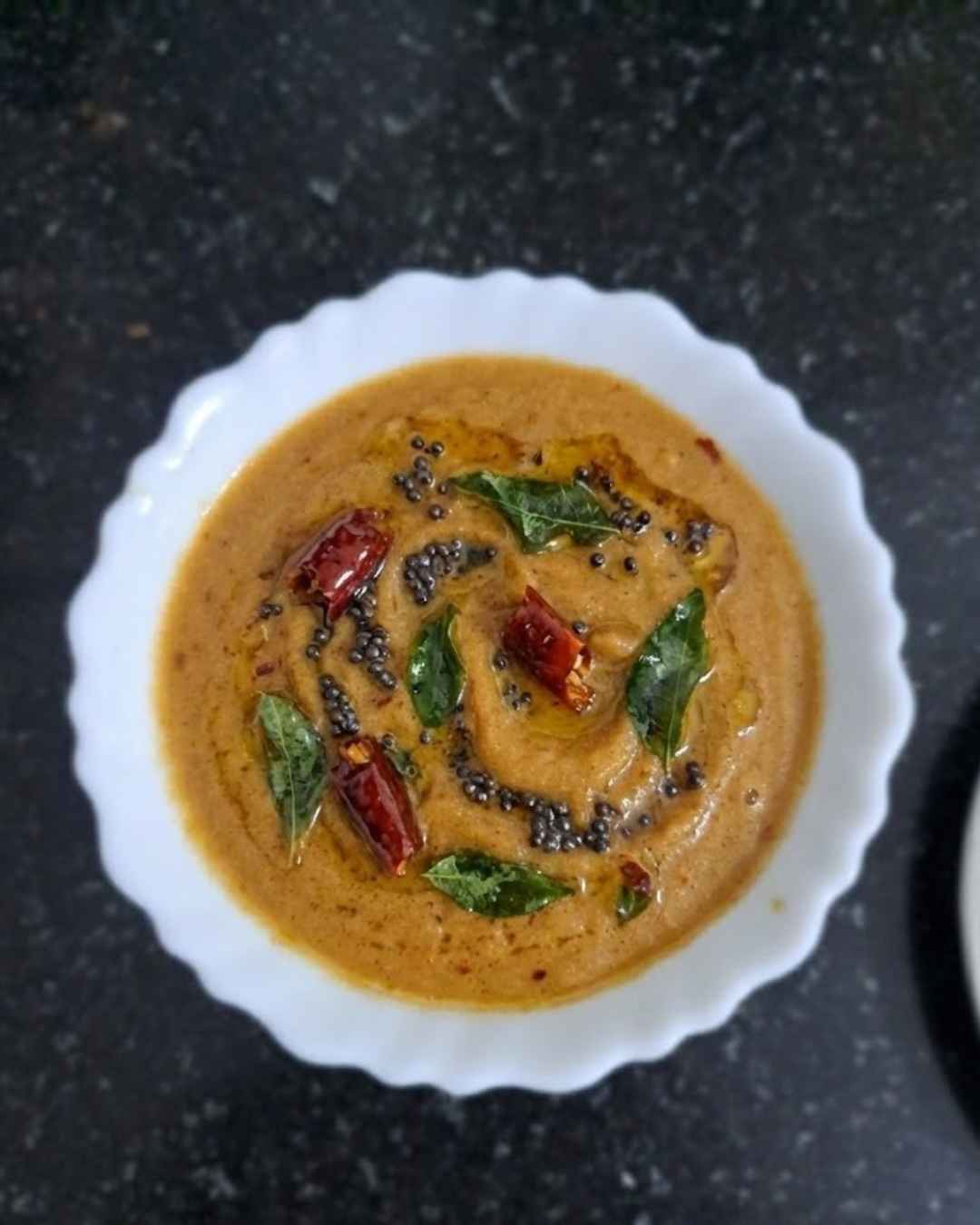 Onion chutney without coconut served with tempering, made using sambhar onions and garlic