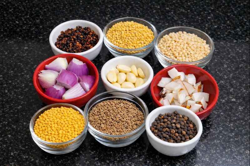 Manathakkali vatha kuzhambu paste ingredients | மணத்தக்காளி வத்தல் குழம்பு